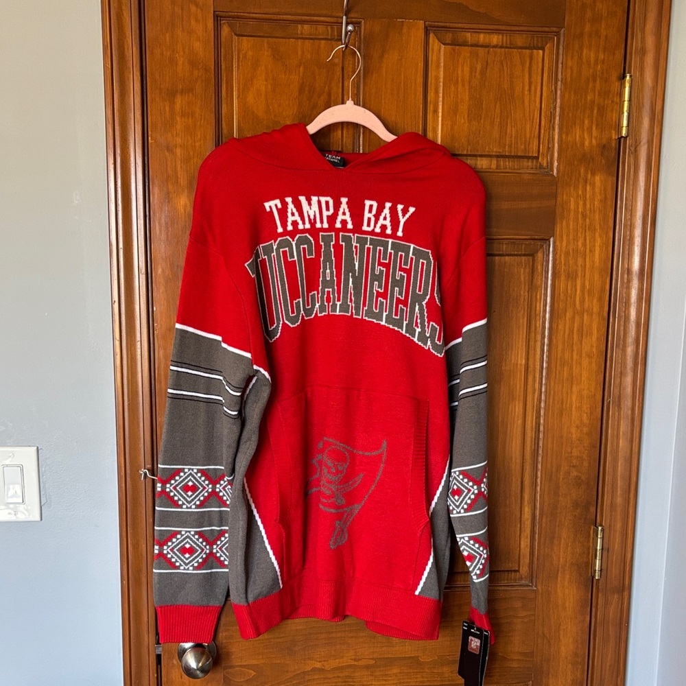 Forever Collectibles NFL Men's Tampa Bay Buccaneers Big Logo Hooded Sweater, Red